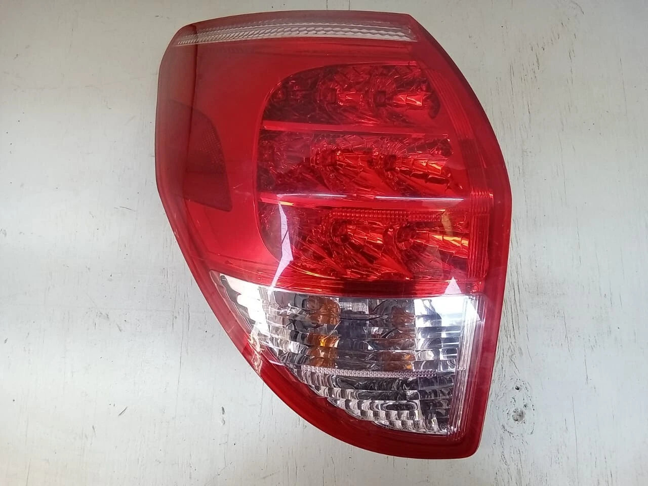 2006-2008 TOYOTA RAV4 TAIL LIGHT REAR LAMP LEFT DRIVER SIDE 81561-42100