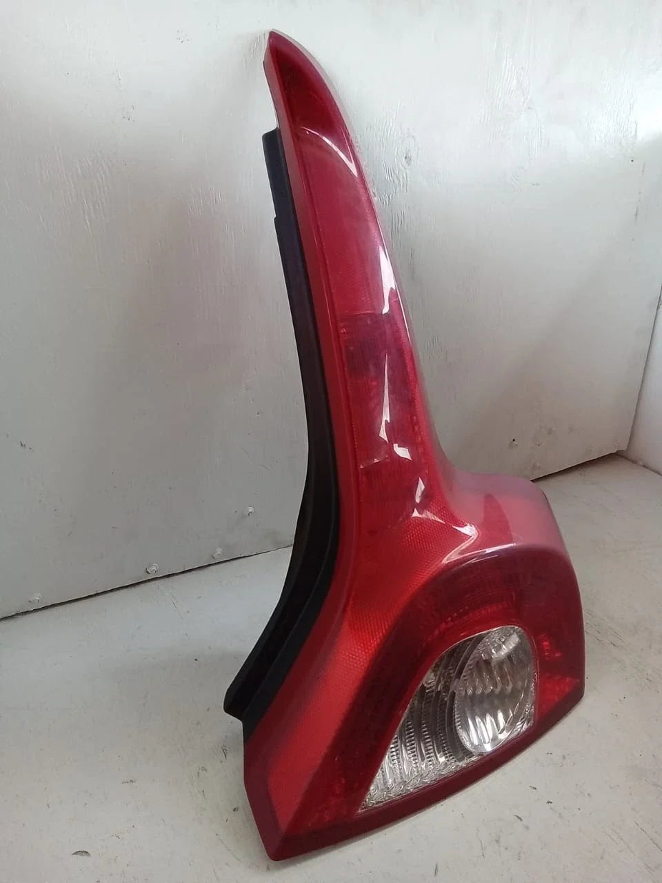 2007-2013 VOLVO C30 T5 right rear tail light assembly with red lens and black housing