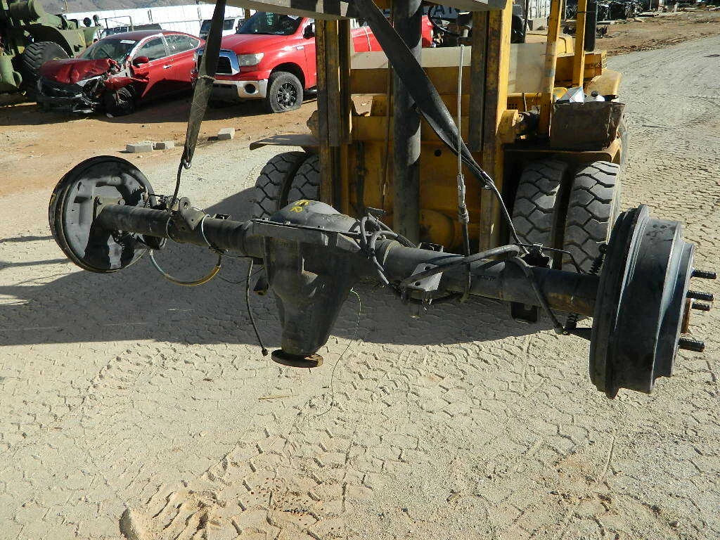 MITSUBISHI RAIDER DOU DODGE DAKOTA REAR END DIFFERENTIAL CARRIER AXLE 4WD