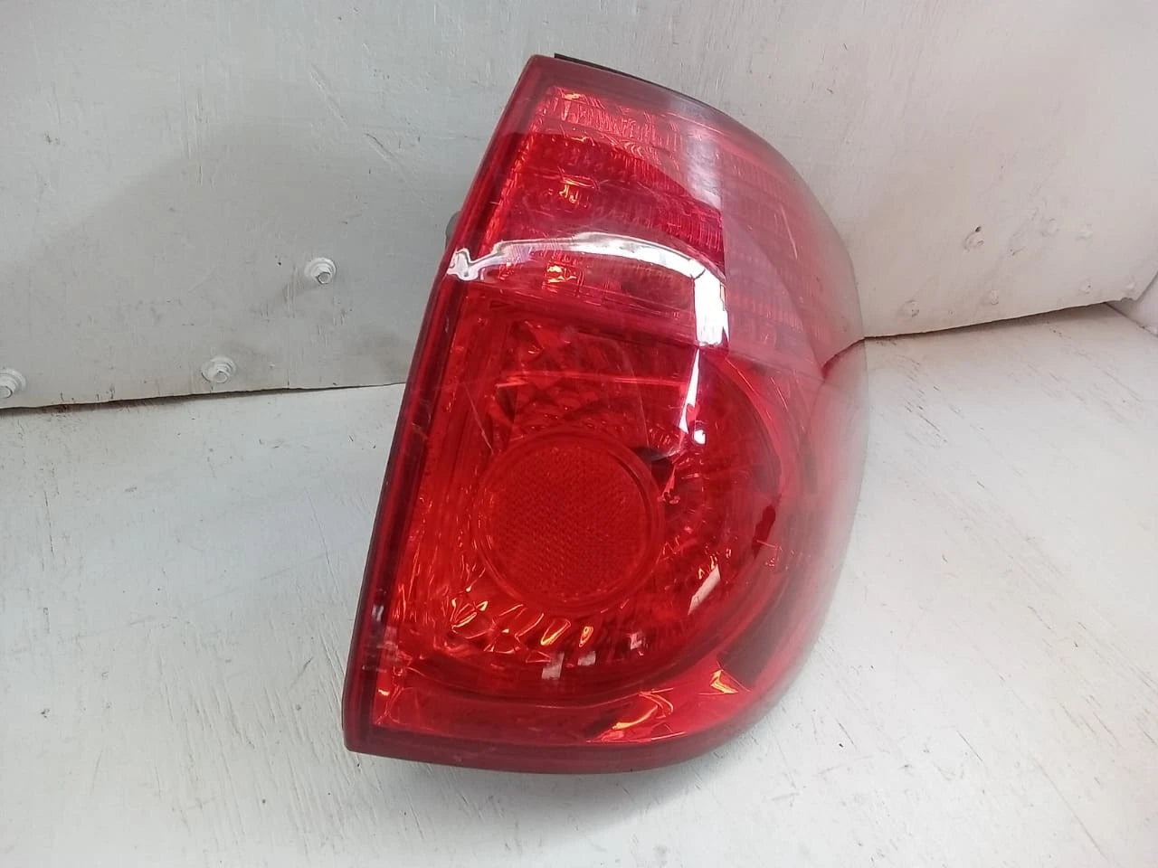 2006-2010 TOYOTA SIENNA TAIL LIGHT REAR LAMP RIGHT PASSENGER SIDE 81550AE020