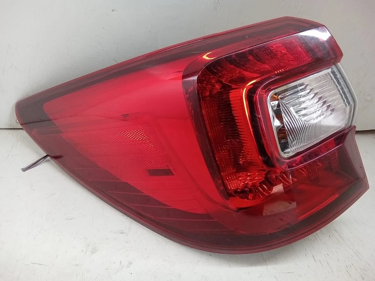 2015-2019 SUBARU OUTBACK WAGON TAIL LIGHT REAR LAMP LEFT DRIVER SIDE 84912AL06A