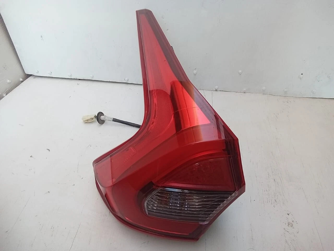 2018-2020 MITSUBISHI ECLIPSE CROSS TAIL LIGHT REAR LAMP LEFT DRIVER SIDE 8330B014