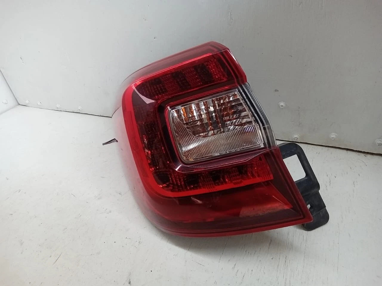 2015-2019 SUBARU OUTBACK WAGON TAIL LIGHT REAR LAMP LEFT DRIVER SIDE 84912AL06A
