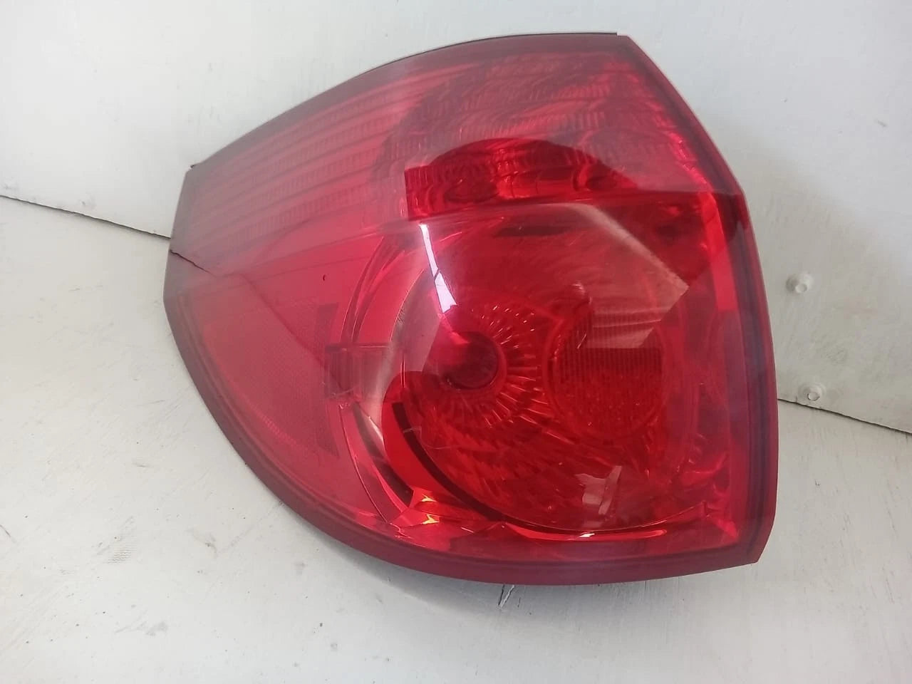 2006-2010 TOYOTA SIENNA TAIL LIGHT REAR LAMP LEFT DRIVER SIDE 81560AE020