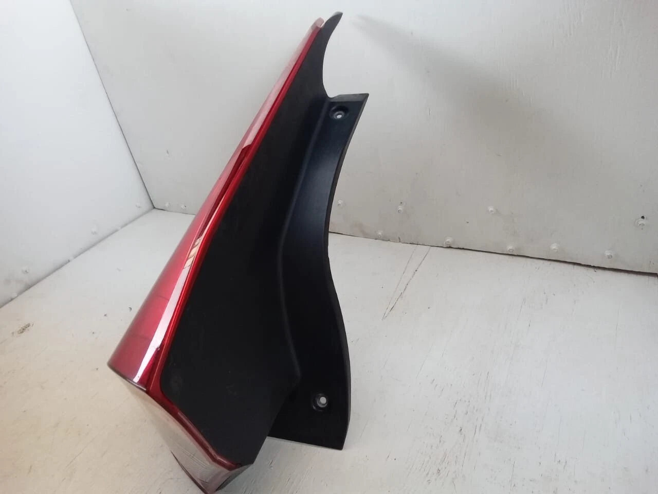 2018-2020 MITSUBISHI ECLIPSE CROSS TAIL LIGHT REAR LAMP LEFT DRIVER SIDE 8330B014