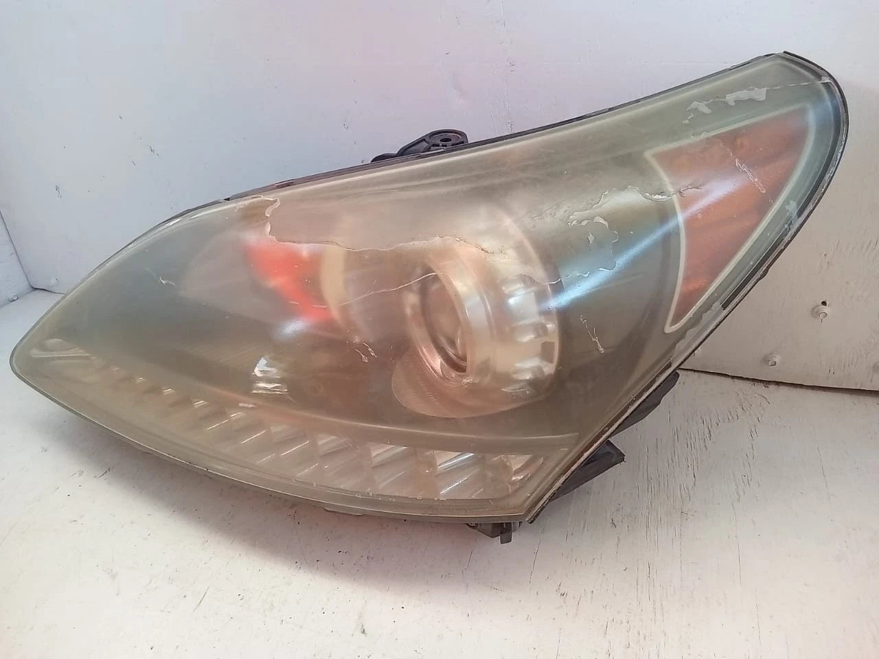 2011 - 2013 HYUNDAI EQUUS HEADLIGHT HEADLAMP LEFT DRIVER SIDE - 00040547 921013N030