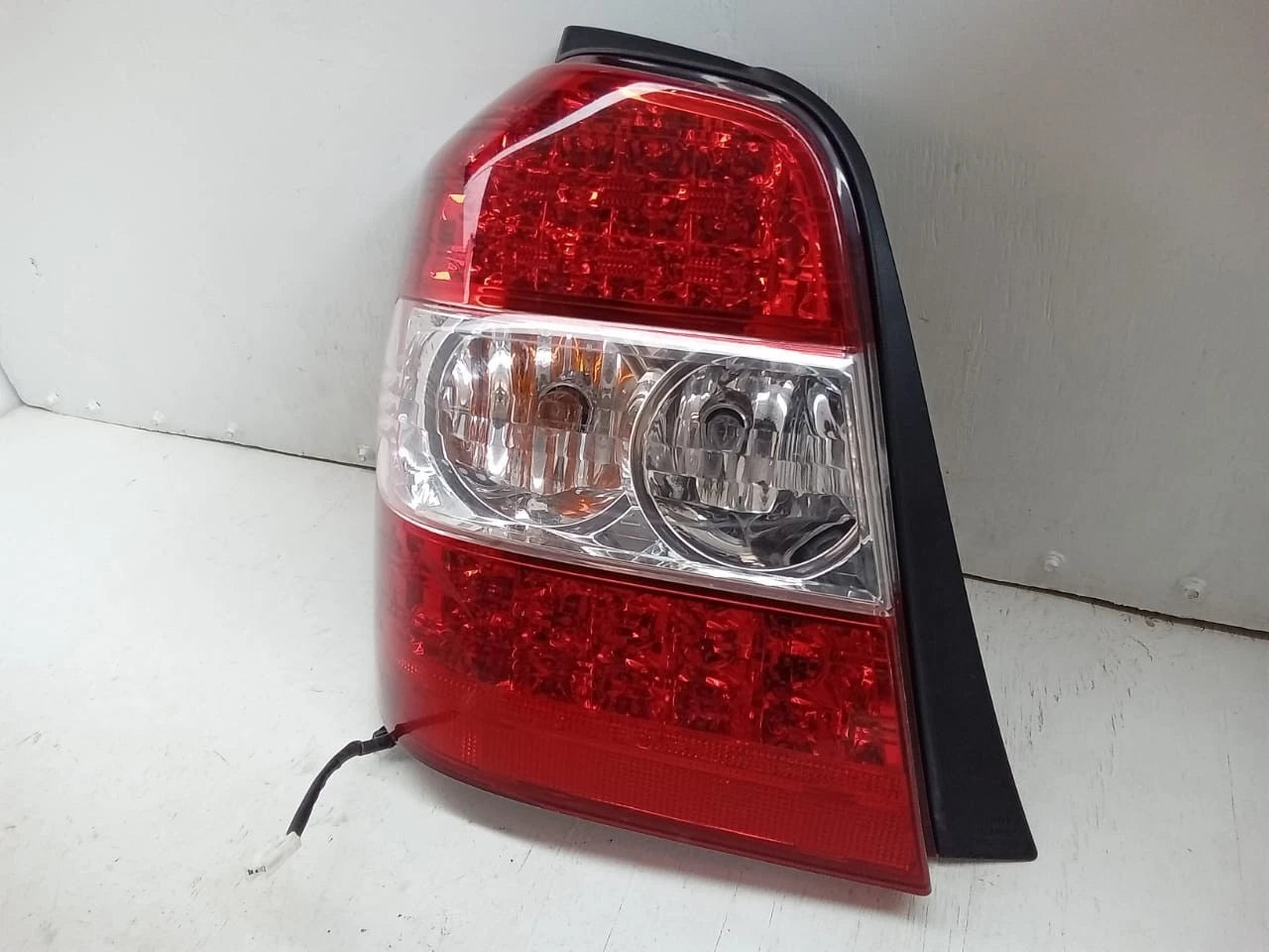 2006-2007 TOYOTA HIGHLANDER HYBRID LIMITED REAR LAMP LEFT DRIVER SIDE 81551-48090, 8155148090, TY1137-U000R