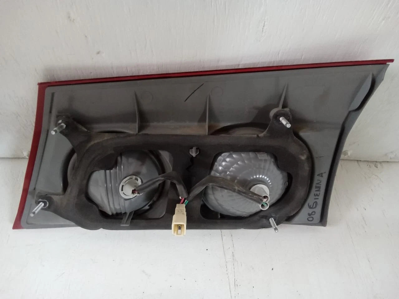 2006 - 2010 TOYOTA SIENNA LID TAIL LIGHT REAR LAMP LEFT DRIVER SIDE 81680-AE020