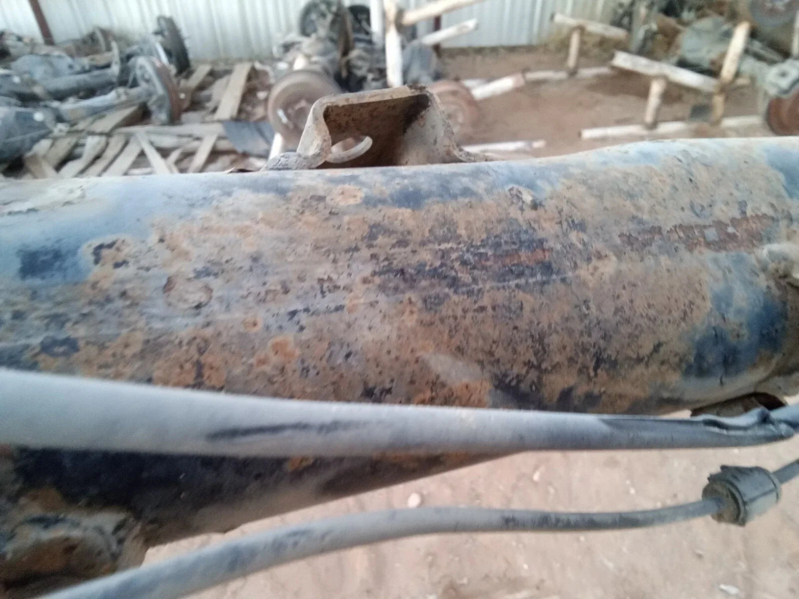 Rear end differential axle for 00-06 Toyota Tundra ACC Cab 4.7L 2WD A01A model